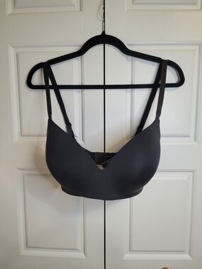 135 Victoria's Secret T-Shirt Lightly Lined Wireless Bra 34DDD/F75 Black